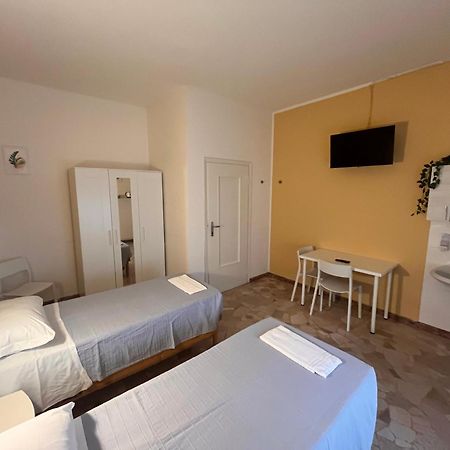 Hotel Parini Cesano Boscone Kültér fotó