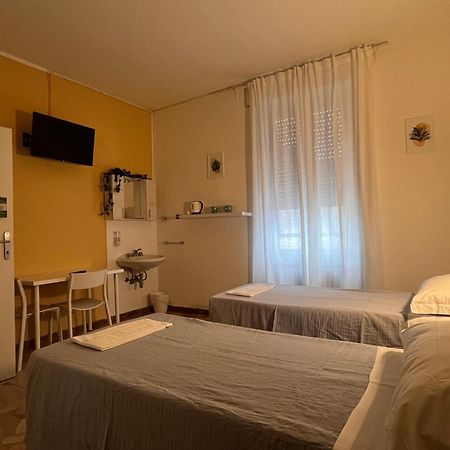 Hotel Parini Cesano Boscone Kültér fotó