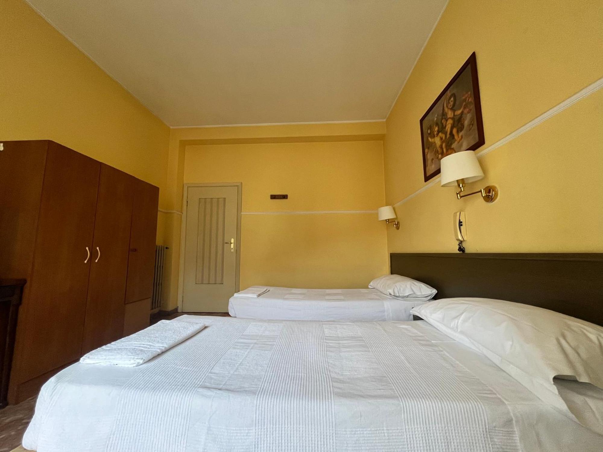 Hotel Parini Cesano Boscone Kültér fotó