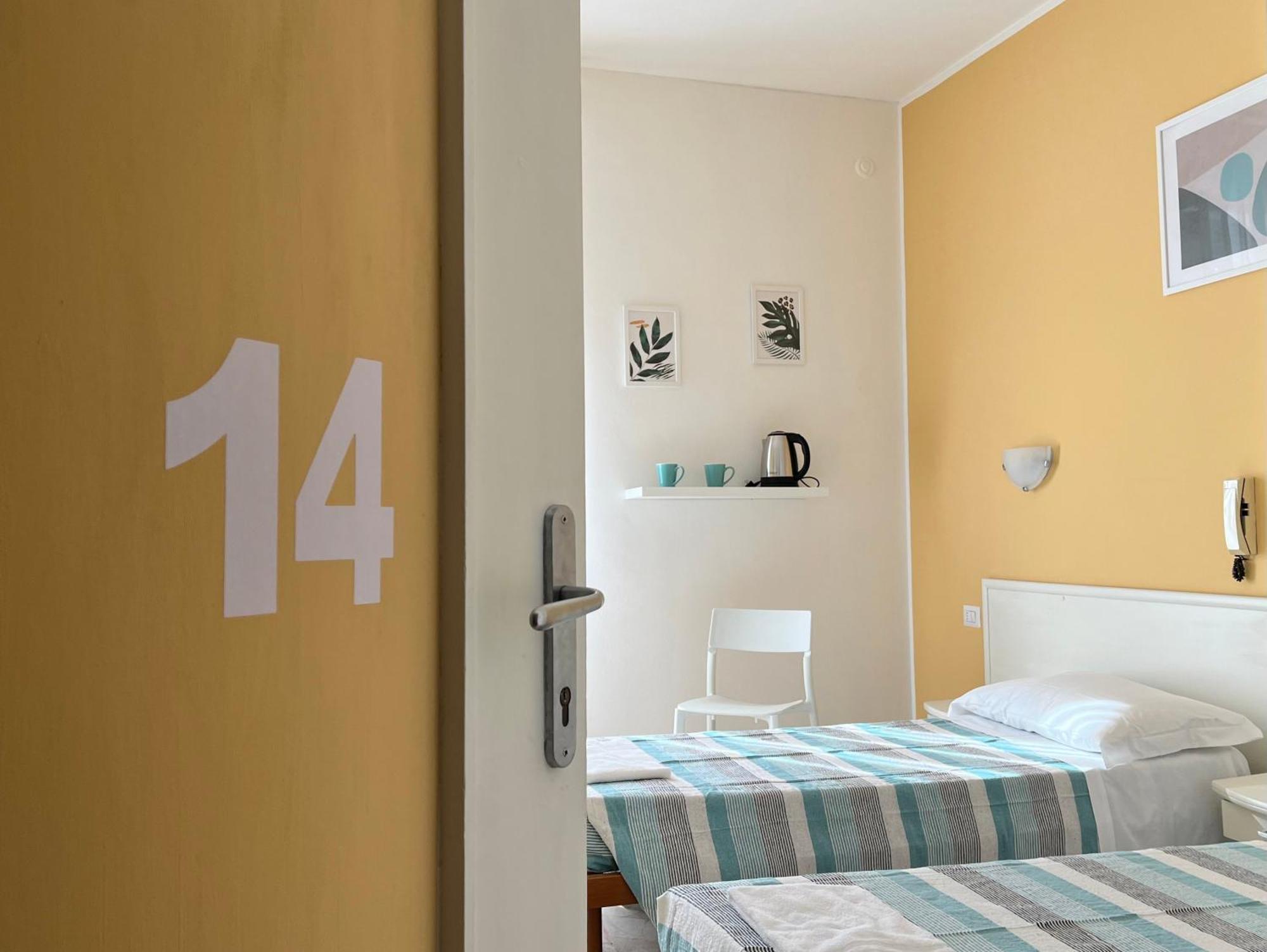 Hotel Parini Cesano Boscone Kültér fotó