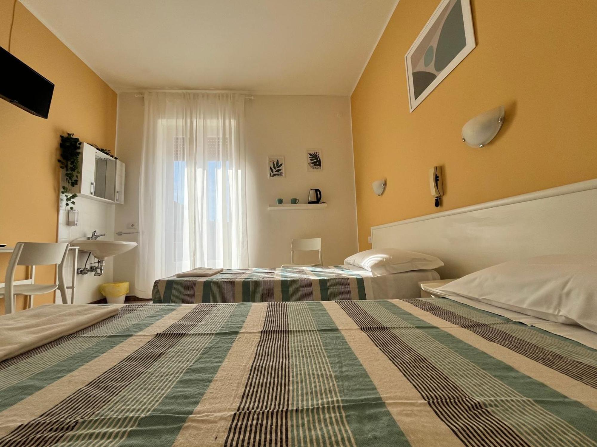Hotel Parini Cesano Boscone Kültér fotó