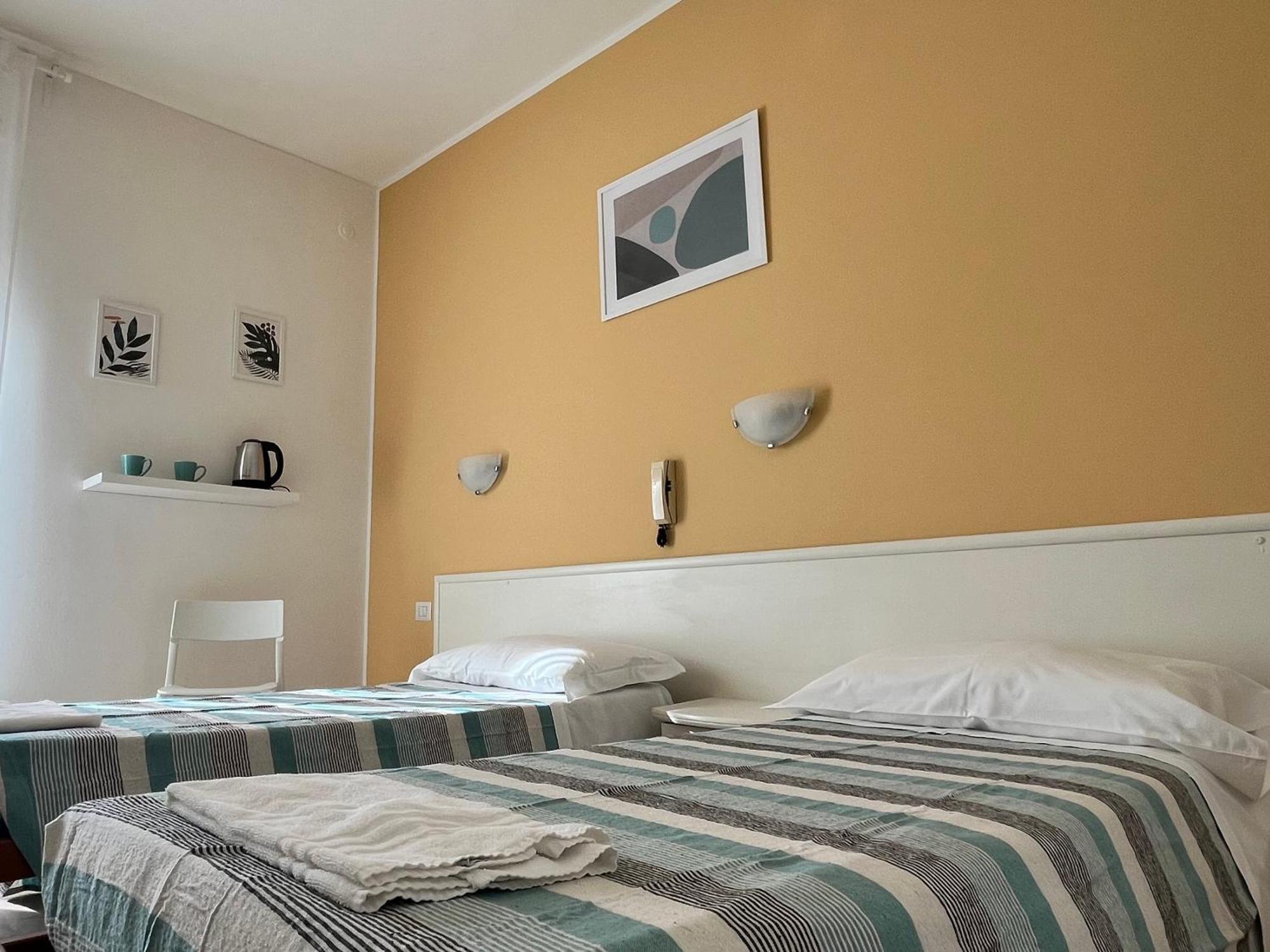 Hotel Parini Cesano Boscone Kültér fotó