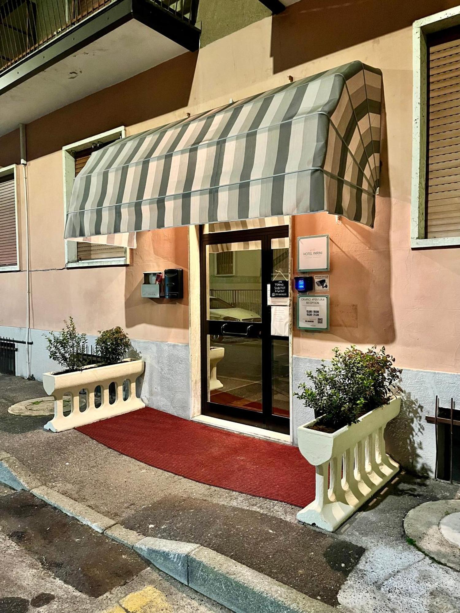 Hotel Parini Cesano Boscone Kültér fotó