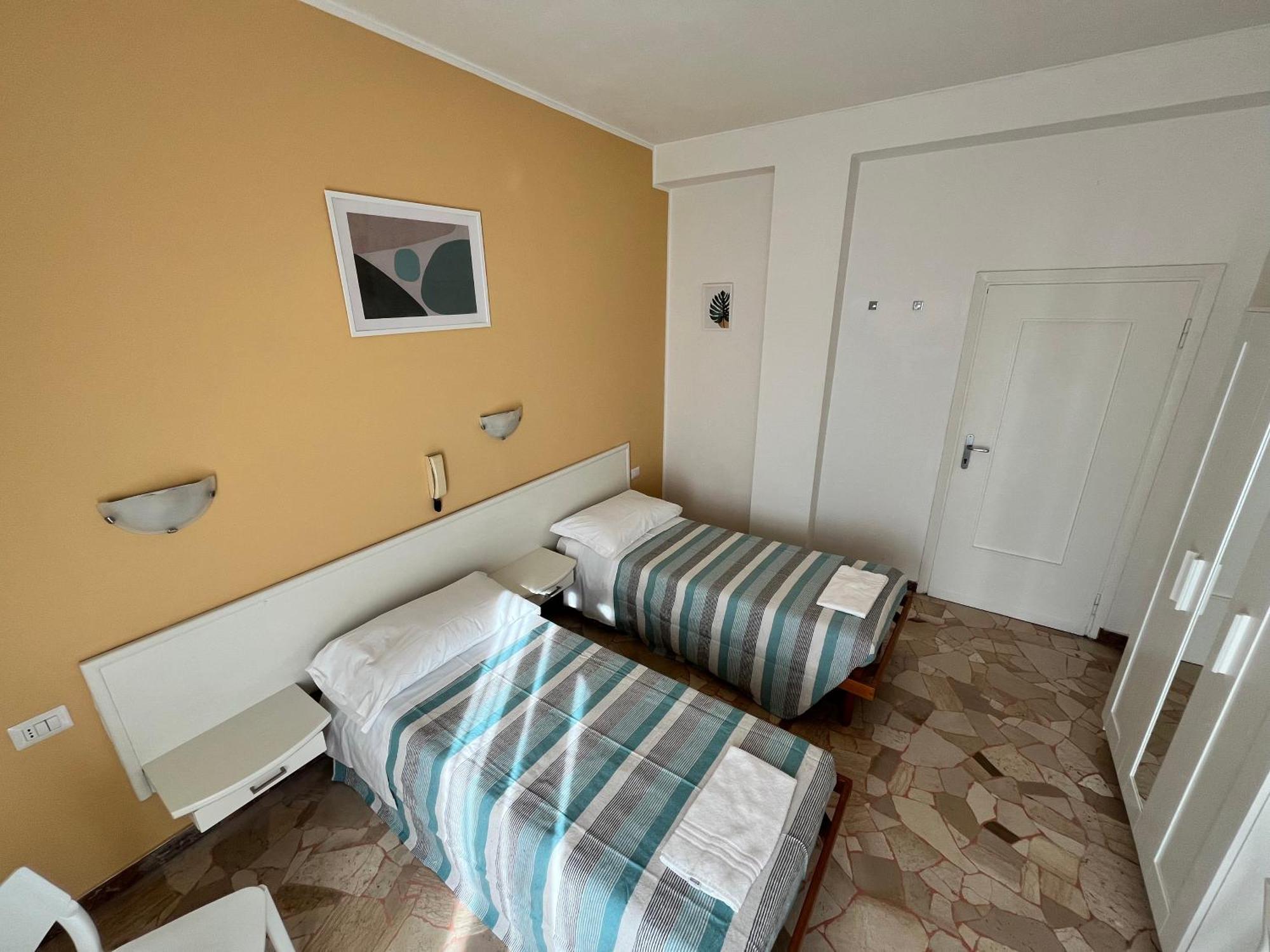 Hotel Parini Cesano Boscone Kültér fotó