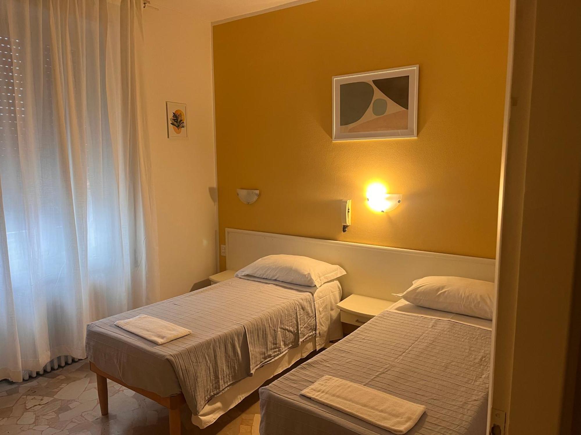 Hotel Parini Cesano Boscone Kültér fotó