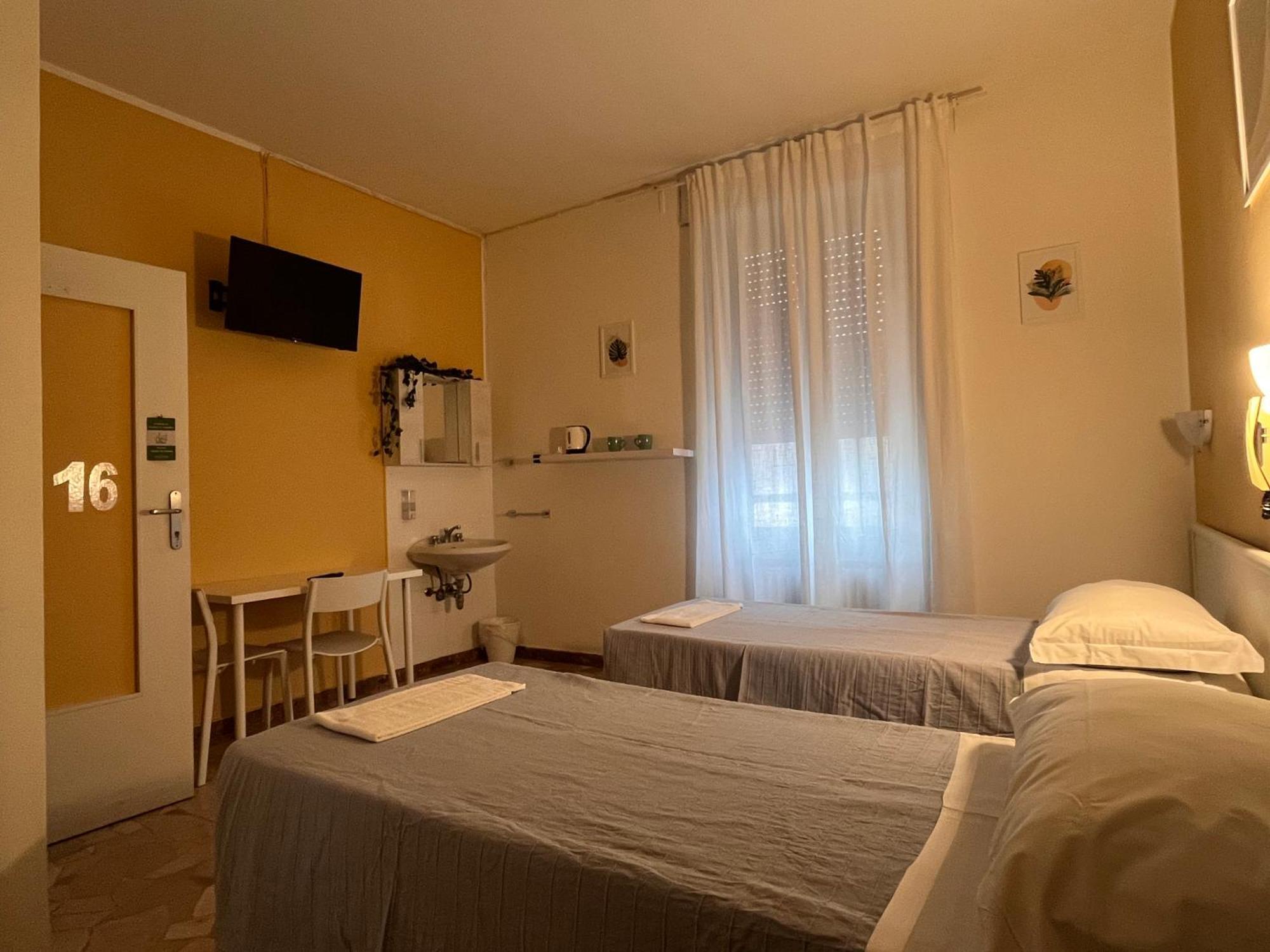 Hotel Parini Cesano Boscone Kültér fotó