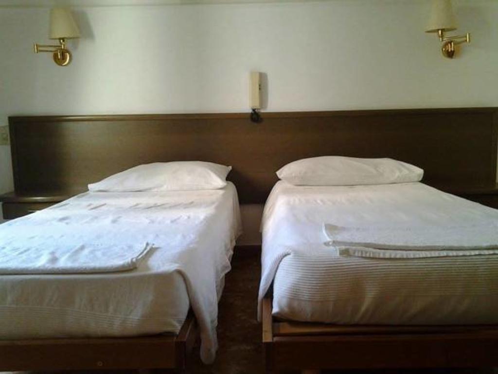 Hotel Parini Cesano Boscone Kültér fotó