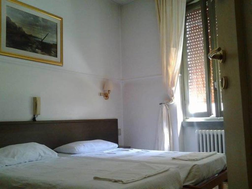 Hotel Parini Cesano Boscone Kültér fotó