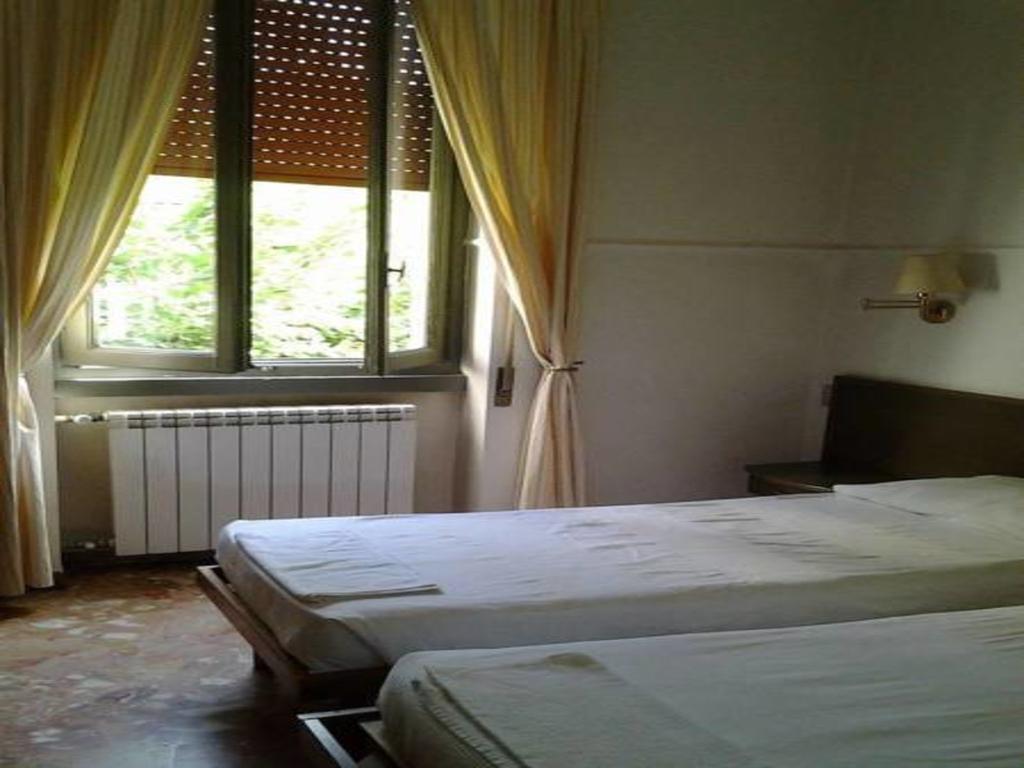 Hotel Parini Cesano Boscone Kültér fotó