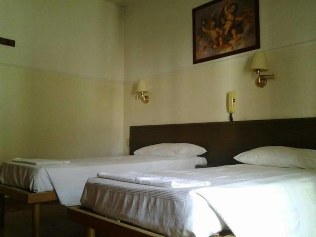 Hotel Parini Cesano Boscone Kültér fotó