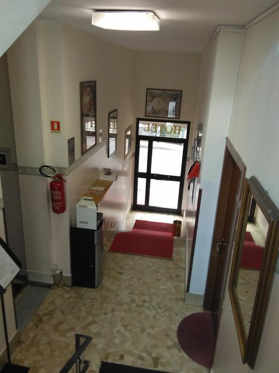 Hotel Parini Cesano Boscone Kültér fotó